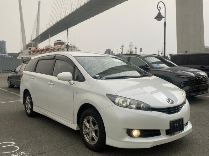 TOYOTA WISH 4WD в г.Владивосток