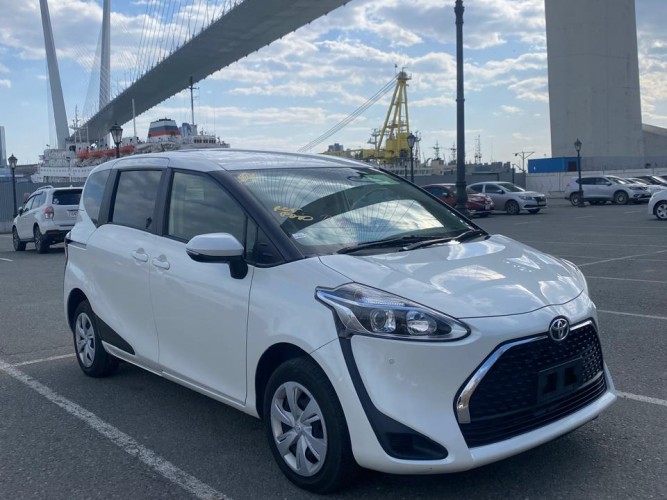 TOYOTA SIENTA 4WD в г.Владивосток